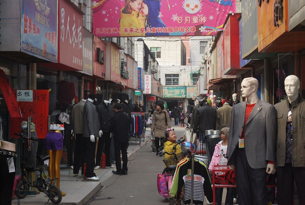 潮流服饰店装修，打造吸引顾客的理想空间