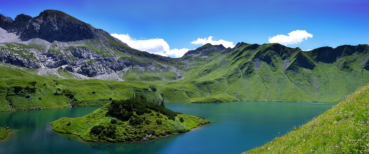 崂山景区三天吸引近二十万人，旅游热潮涌动山海间